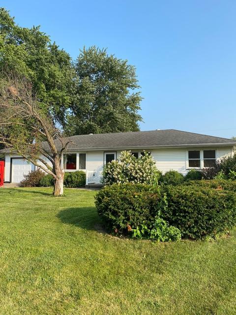 75 E Circle Dr, Streator, IL 61364 photo 2