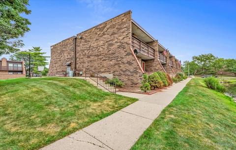 906 Kenneth Cir, Elgin, IL 60120 photo 1