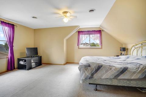 6927 Olympic Dr, Bridgeview, IL 60455 photo 9