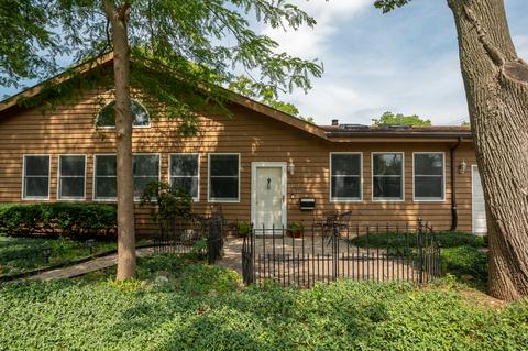 1017 Lakeside Dr, Wheaton, IL 60187 photo 2