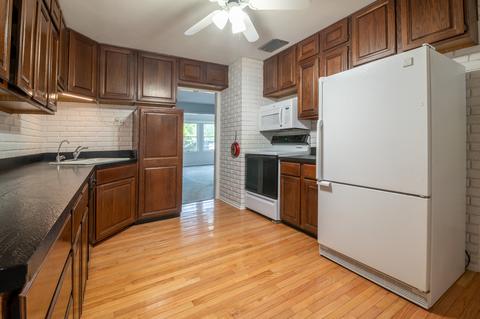 1017 Lakeside Dr, Wheaton, IL 60187 photo 9