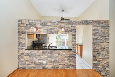 375 Oaktree Ct, Hoffman Estates, IL 60169 photo 8