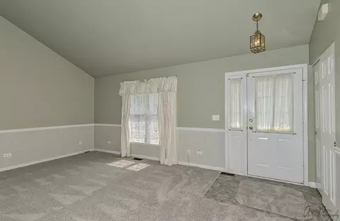 131 S Glenbrook Trl, Mchenry, IL 60050 photo 2