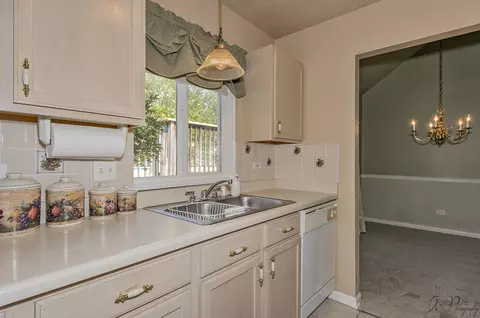 131 S Glenbrook Trl, Mchenry, IL 60050 photo 8
