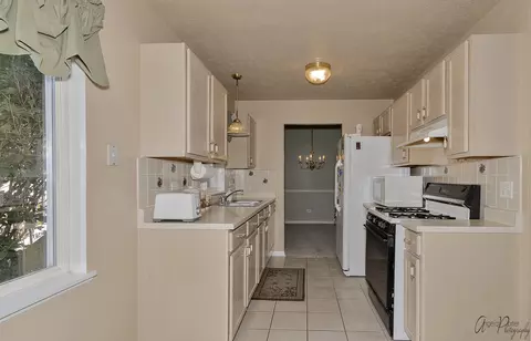 131 S Glenbrook Trl, Mchenry, IL 60050 photo 5
