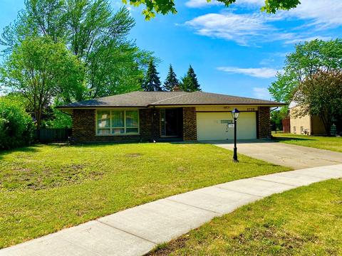 1718 E Aztec Ln, Mount Prospect, IL 60056 photo 2