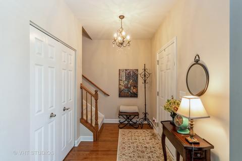 393 Bradbury Ln, Bartlett, IL 60103 photo 4