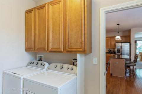 393 Bradbury Ln, Bartlett, IL 60103 photo 11