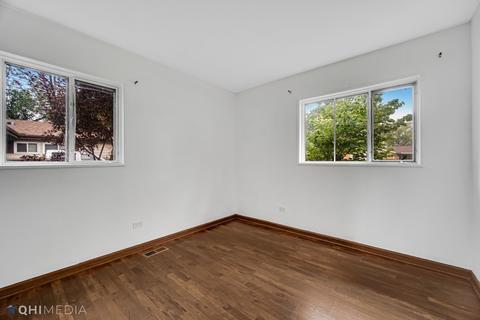 575 Milan Ln, Hoffman Estates, IL 60169 photo 10