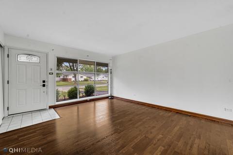575 Milan Ln, Hoffman Estates, IL 60169 photo 8