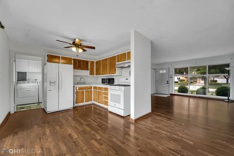 575 Milan Ln, Hoffman Estates, IL 60169 photo 2