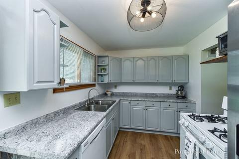 32 Hampton Rd, Montgomery, IL 60538 photo 5
