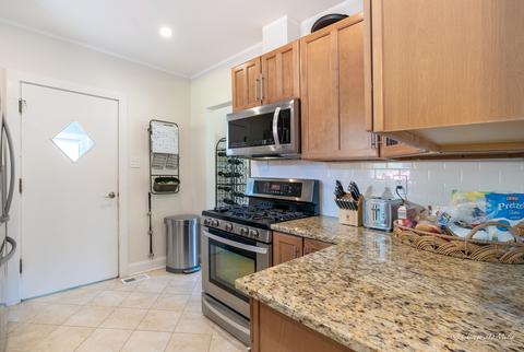 874 S 2nd Ave, Des Plaines, IL 60016 photo 9
