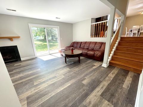635 Darien Ct, Hoffman Estates, IL 60169 photo 4