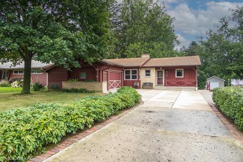 523 Normal Rd, Dekalb, IL 60115 photo 2