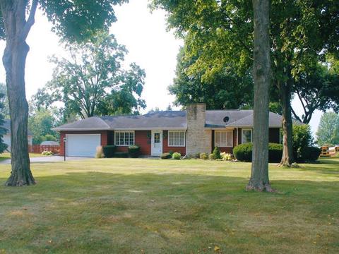 111 Maple Ave, Morrison, IL 61270 photo 2