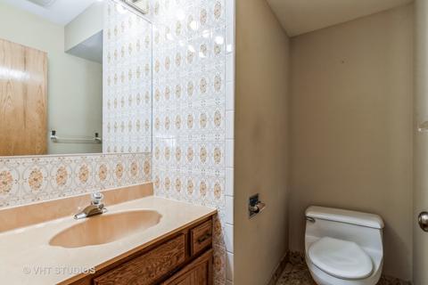 372 Rand Rd, Des Plaines, IL 60016 photo 12