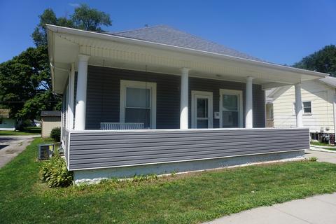 524 E Walnut St, Watseka, IL 60970 photo 2
