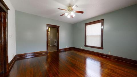 524 E Walnut St, Watseka, IL 60970 photo 5