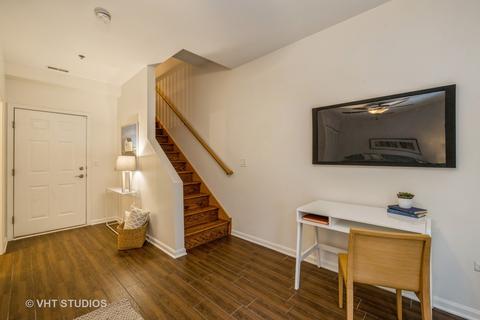 315 E 17th St, Chicago, IL 60616 photo 4