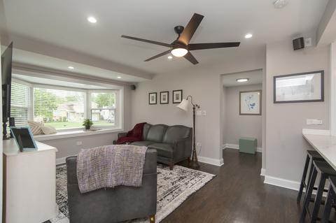 1884 Webster Ln, Des Plaines, IL 60018 photo 3