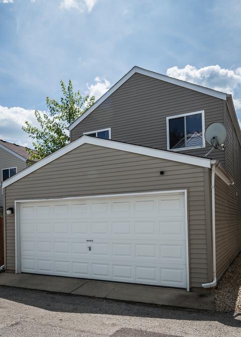 923 Symphony Dr, Aurora, IL 60504 photo 3