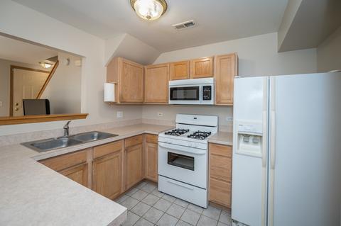 923 Symphony Dr, Aurora, IL 60504 photo 4