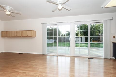 1133 Pegwood Dr, Elgin, IL 60120 photo 8