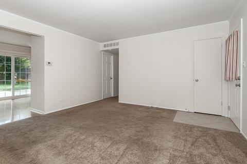1133 Pegwood Dr, Elgin, IL 60120 photo 5