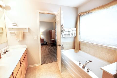 354 Tracy Ln, Elgin, IL 60124 photo 20