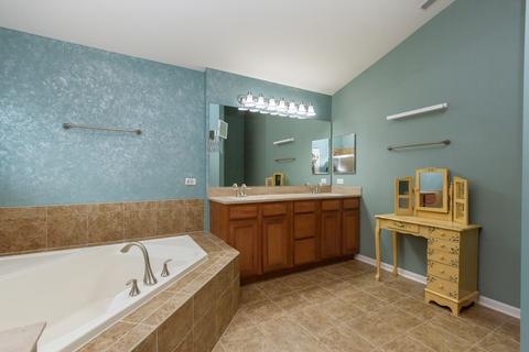 2019 Torino Dr, Elgin, IL 60123 photo 18
