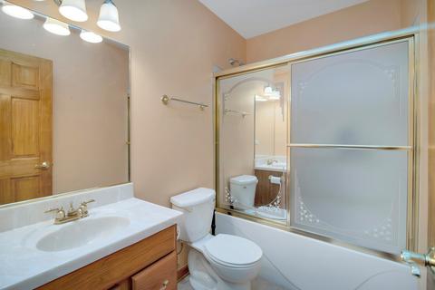 2028 Gardner Cir E, Aurora, IL 60503 photo 32