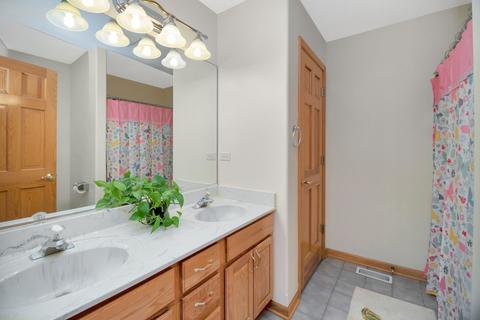 2028 Gardner Cir E, Aurora, IL 60503 photo 27