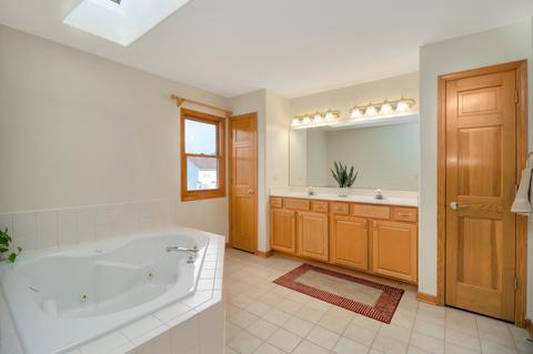2028 Gardner Cir E, Aurora, IL 60503 photo 23