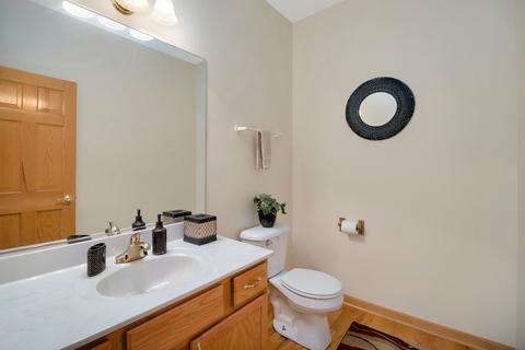 2028 Gardner Cir E, Aurora, IL 60503 photo 13