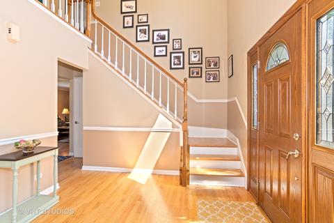 304 Oakbrook Ct, Bartlett, IL 60103 photo 2