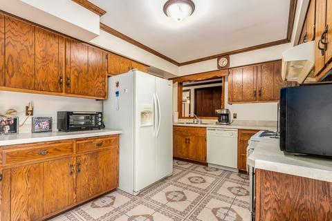 954 E 1st St, Lockport, IL 60441 photo 15
