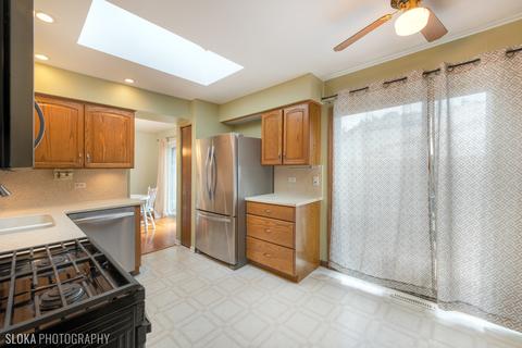 1085 Poplar Ln, Bartlett, IL 60103 photo 8