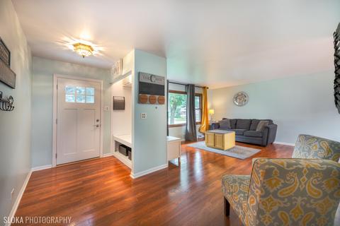 1085 Poplar Ln, Bartlett, IL 60103 photo 2