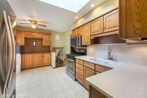 1085 Poplar Ln, Bartlett, IL 60103 photo 6