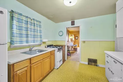 595 Binder St, Aurora, IL 60505 photo 7