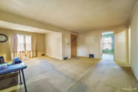 595 Binder St, Aurora, IL 60505 photo 3