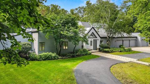33 W533 Mare Barn Ln, Wayne, IL 60184 photo 1