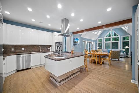 33 W533 Mare Barn Ln, Wayne, IL 60184 photo 8