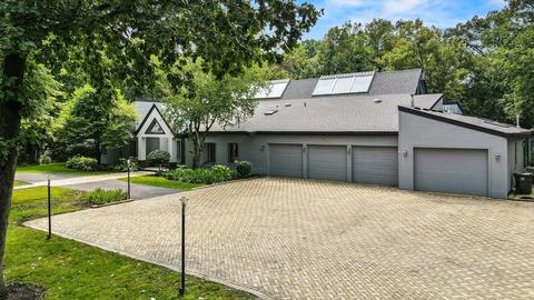 33 W533 Mare Barn Ln, Wayne, IL 60184 photo 2