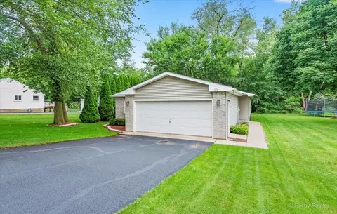 320 Beach Dr, Algonquin, IL 60102 photo 3