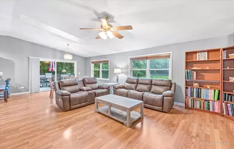 320 Beach Dr, Algonquin, IL 60102 photo 8