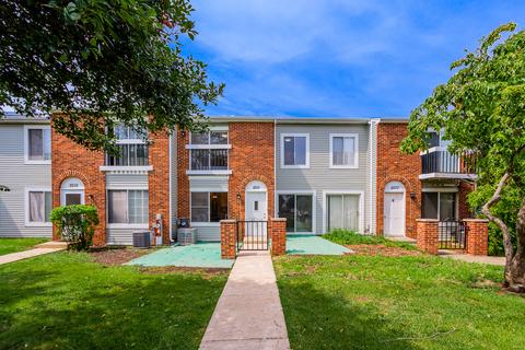 2011 Bayberry Ln, Hoffman Estates, IL 60169 photo 3