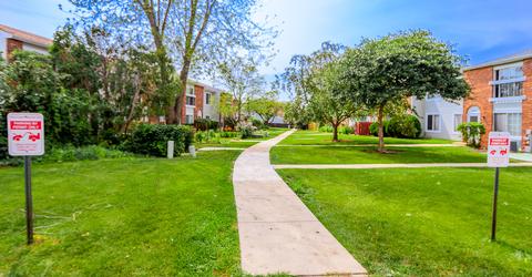 2011 Bayberry Ln, Hoffman Estates, IL 60169 photo 4