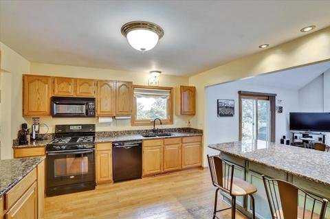 295 Windsor Dr, Bartlett, IL 60103 photo 9